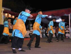 Tarian Samrah Siswa Pesantren Ali Bin Abi Thalib Meriahkan Penutupan Pekan Ramadhan di Kota Tidore