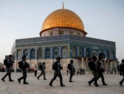 Israel Pasang Besi Penghalang di Gerbang Masjid Al Aqsa