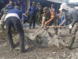 Bupati Bengkulu Selatan, Ikut Membantu Warga Saat Memperbaiki Jalan Dusun Suka Nanti