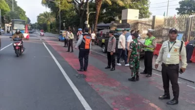 Lokasi juru parkir liar di kawasan Masjid Istiqlal memeras sopir bus sebesar Rp300 ribu