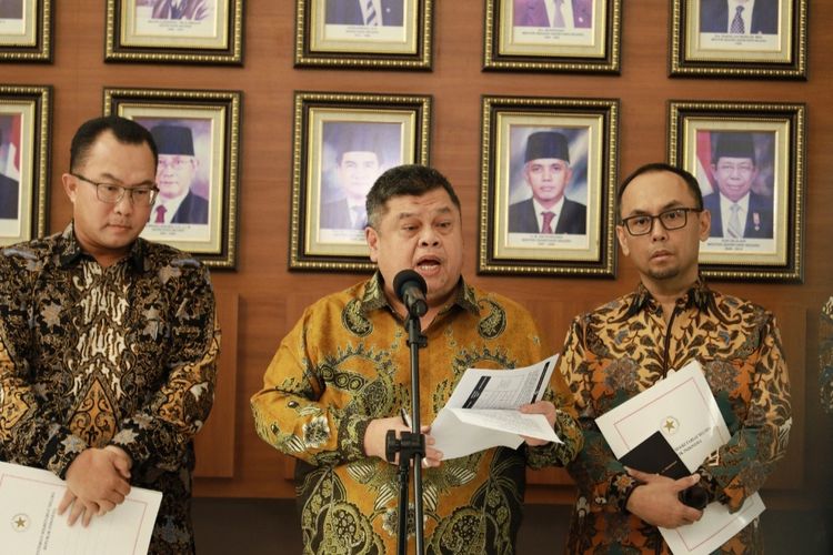 Ketua Pansel Capim dan Dewas KPK 2024-2029, Muhammad Yusuf Ateh saat memberikan keterangan pers di Kantor Kementerian Sekretariat Negara, Jakarta, Jumat (31/5/2024) Artikel ini telah tayang di Kompas.com dengan judul "Pansel Bakal Cari 10 Nama Capim KPK untuk Diserahkan ke Jokowi