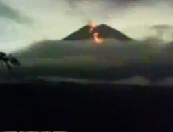 Siaga Gunung Semeru Kembali Erupsi Menghembuskan Lava Pijar