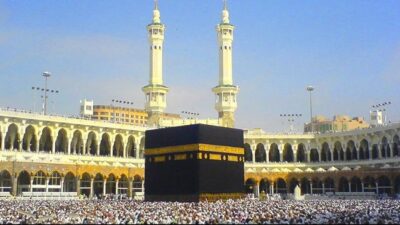 Ilustrasi haji Ka'bah di Mekkah, Arab Saudi. (Foto: 128flashfire/Wikipedia) Baca artikel CNN Indonesia "Viral, 8 Penampakan Bagian Dalam Ka'bah Terungkap" selengkapnya di sini: https://www.cnnindonesia.com/gaya-hidup/20220902171247-269-842538/viral-8-penampakan-bagian-dalam-kabah-terungkap. Download Apps CNN Indonesia sekarang https://app.cnnindonesia.com/