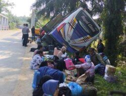 Laka Tunggal di Kuansing Bus Bengkulu Menuju Medan, Bayi dan 4 Orang Lainnya Selamat