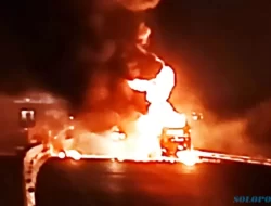 Truk Tangki BBM Berkapasitas 24.000 Liter Terbakar Di Tol Ngawi