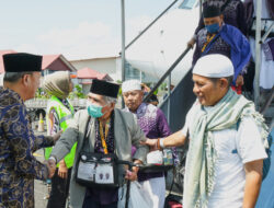 390 Jamaah Haji Kloter Pertamah Tibah Di Provinsi Bengkulu Disambut Langsung Gubernur Bengkulu Rohidin Mersyah