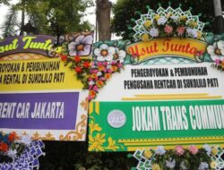 Sepanjang Jalan Karangan Bunga Iringi Kepergian Rental Mobil Mapolresta Pati