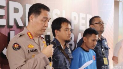 Foto: Konferensi pers penangkapan Pegi di kasus pembunuhan Vina. (Rifat Alhamidi/detikJabar) Baca artikel detiknews, "Penegasan Polisi Tak Ada Lagi DPO Pembunuhan Vina Usai Pegi Ditangkap" selengkapnya https://news.detik.com/berita/d-7358945/penegasan-polisi-tak-ada-lagi-dpo-pembunuhan-vina-usai-pegi-ditangkap. Download Apps Detikcom Sekarang https://apps.detik.com/detik/