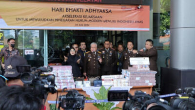 Kejagung Pamerkan Barang Bukti Kasus Korupsi Helena Lim IUP PT Timah Tbk Tahun 2015-2022