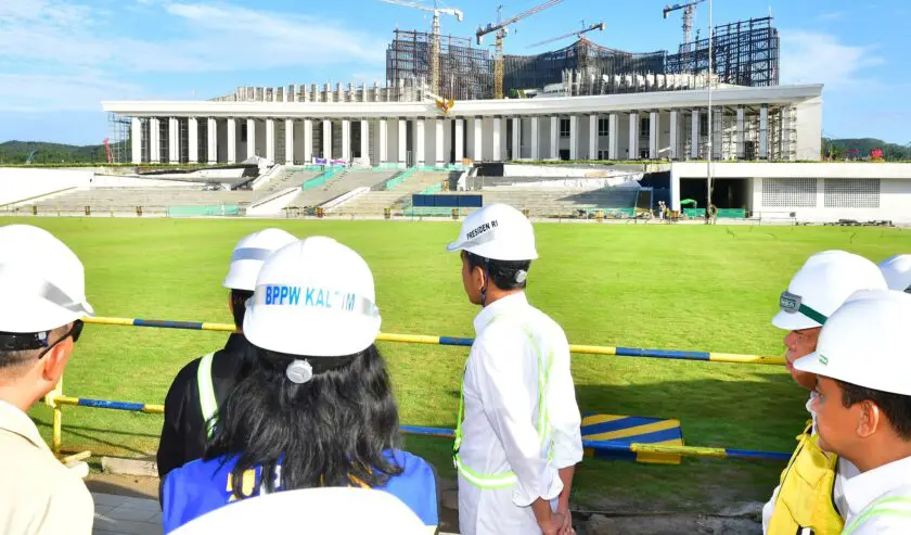 Joko Widodo Presiden RI, saat memantau pembangunan proyek Ibu Kota Nusantara (IKN)