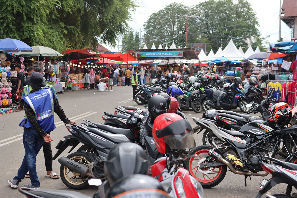 Polresta Bengkulu tangkap tiga pelaku pungli retribusi parkir di kawasan Festival Tabut 2024.