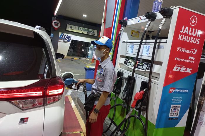 Ilustrasi isi bensin