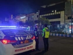 Personel Sat Lantas Polresta Bengkulu Lakukan Patroli Blue Light Antisipasi Dalam Aksi Balap Liar