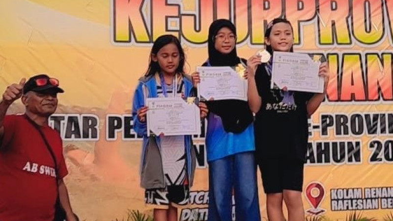 Siswi MIN 2 Raih Medali Emas Kejurprov Renang Antar Perkumpulan Se-Provinsi Bengkulu Tahun 2024