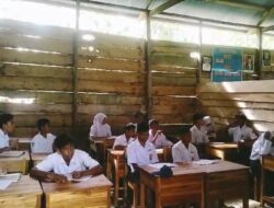 Viral di Sosmed Sekolah Beralaskan Tanah Siswi SMP Berikan Surat Terbuka Kepada Presiden Jokowi