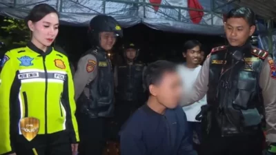 Polwan Menegur Pria Sambil Makan Viral
