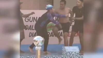 Guru renang wanita di Asahan, Sumatera Utara ditendang oleh pelatih renang pria.