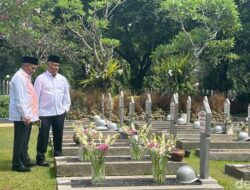 Maju Pilgub Jabar Syaikhu-Ilham Ziarah ke Makam BJ Habibie di TMP Utama Kalibata Jakarta Selatan