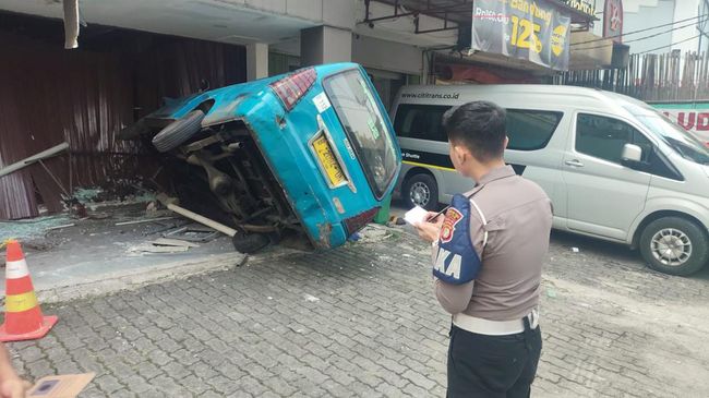 Angkot menabrak lansia hingga tewas di Jalan Margoda, Depok