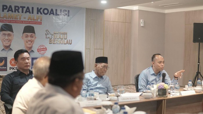 Pasangan Bupati dan Wakil Bupati Banyuasin Slamet dan Alfi saat rapat bersama koalisi 6 partai pendukung