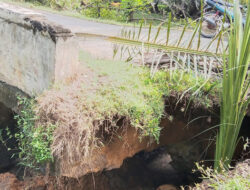Warga Benteng Minta Pemerintah Perbaiki Jalan Lintas Abu Sakim – Sido Rejo Nyaris Ambruk Akibat Tergerus Hujan