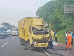 Kecelakaan Maut di Tol Cipularang Truk Tronton Tabrak Truk Boks Kernet Tewas Terjepit