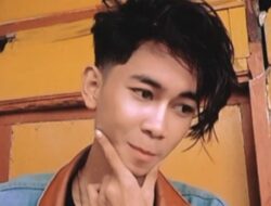 Alif Cepmek, yang dulu dikenal sebagai ‘Dilan KW’ dan viral, kini membeli rumah baru untuk ibunya setelah sebelumnya tinggal di gang sempit.