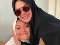 Momen-momen saat Lolly dibawa ke apartemen oleh kelompok Nikita Mirzani, di mana ia berusaha melawan dan meminta bantuan.