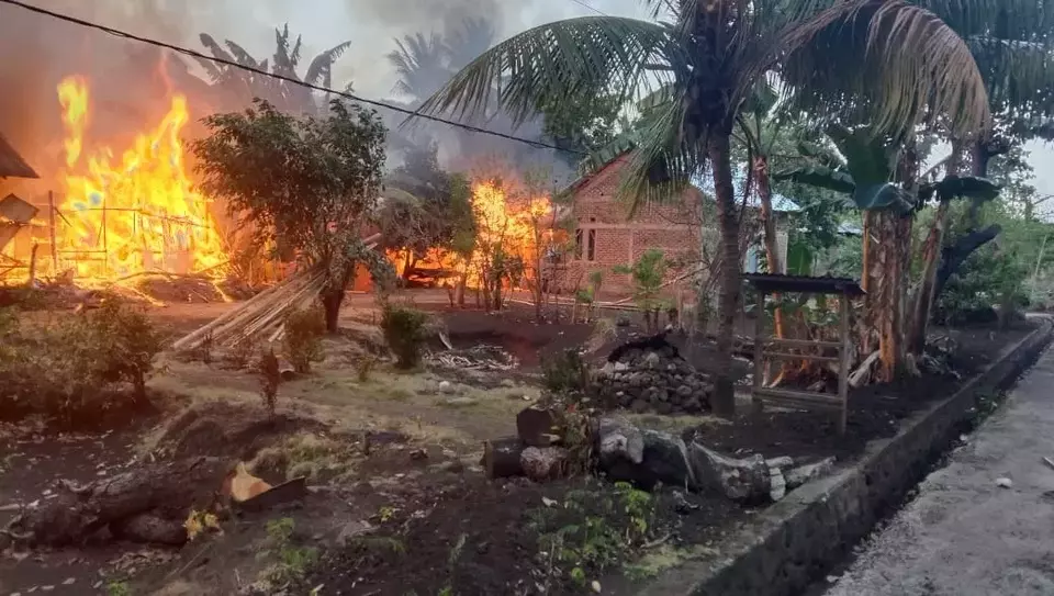 49 rumah terbakar akibat bentrokan antar kampung di Flores Timur