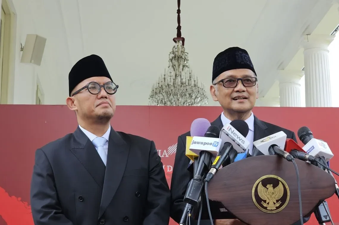 Kepala Badan Penyelenggara Haji, Moch. Irfan Yusuf (kanan) dan Wakil Kepala Badan Penyelenggara Haji, Dahnil Anzar Simanjuntak