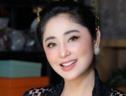 “Dewi Perssik Canggung Dijodohkan dengan Mayor Teddy, Mantan Pacar Rully Beri Kode Kuat: ‘Yang Terbaik'”