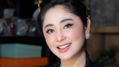 desi persik di jodoh-jodohkan dengan mayor tedy(foto celebrity.okezone.com)