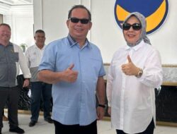 Elly Lasut dianggap sebagai sosok pemimpin yang dicintai masyarakat, terutama karena keinginannya untuk turun langsung dan berinteraksi dengan warga.