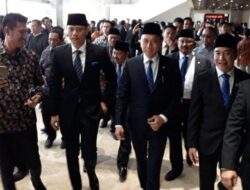 AHY hadir dalam sidang paripurna untuk menyaksikan pelantikan Ibas sebagai pimpinan MPR.