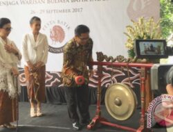 Pameran Hari Batik Nasional dimulai pada 2 Oktober 2024, menampilkan instalasi multimedia dan animasi dari berbagai koleksi batik.