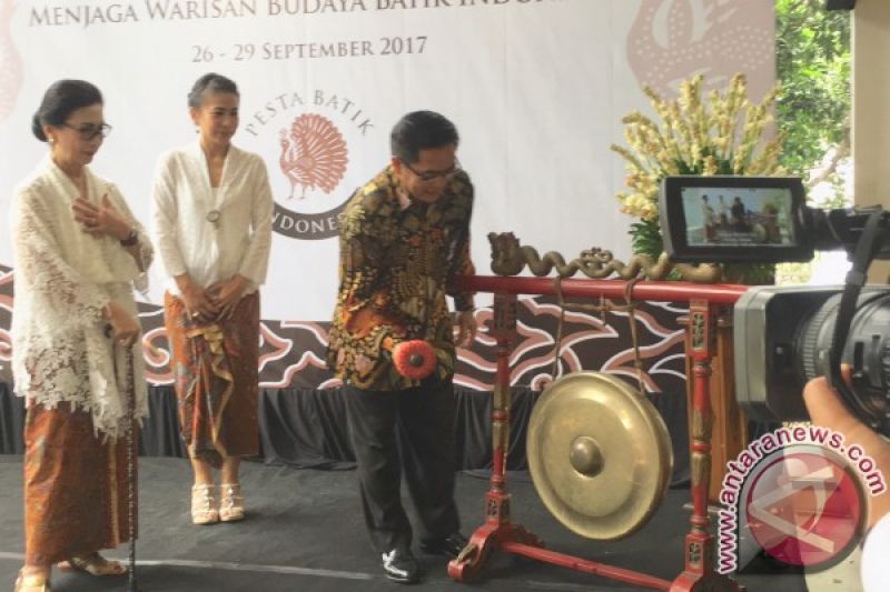 foto pameran batik nasional