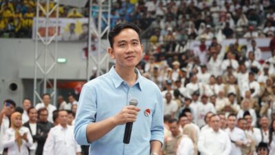 Riwayat pendidikan Gibran Rakabuming dinilai mencurigakan karena ia tercatat menempuh pendidikan di dua SMA berbeda dalam waktu lima tahun.