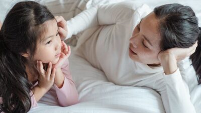 ilustrasi ibu mengamati anaknya lagi mens(foto : liputan6.com)