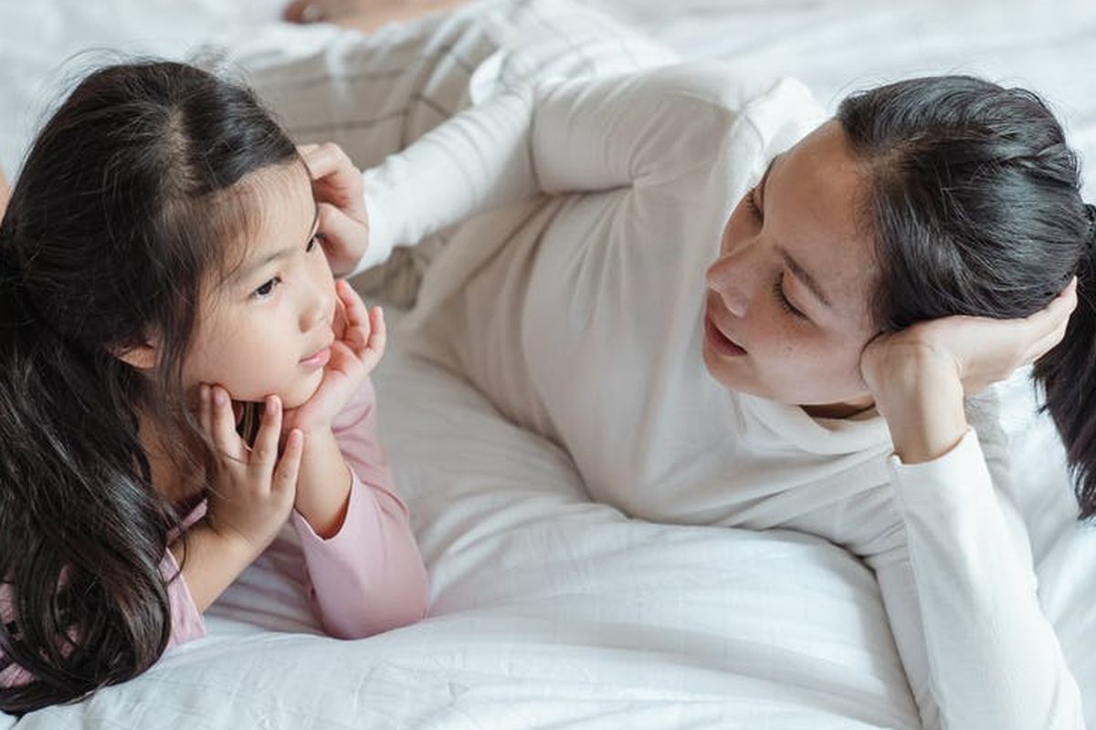 ilustrasi ibu mengamati anaknya lagi mens(foto : liputan6.com)
