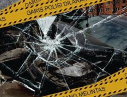 Nekat Trobos Lampu Merah Pemotor Luka-Luka Usai Hantam Mobil di Depok