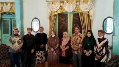 kasepuhan cirebon (foto : jabar.inews.id)