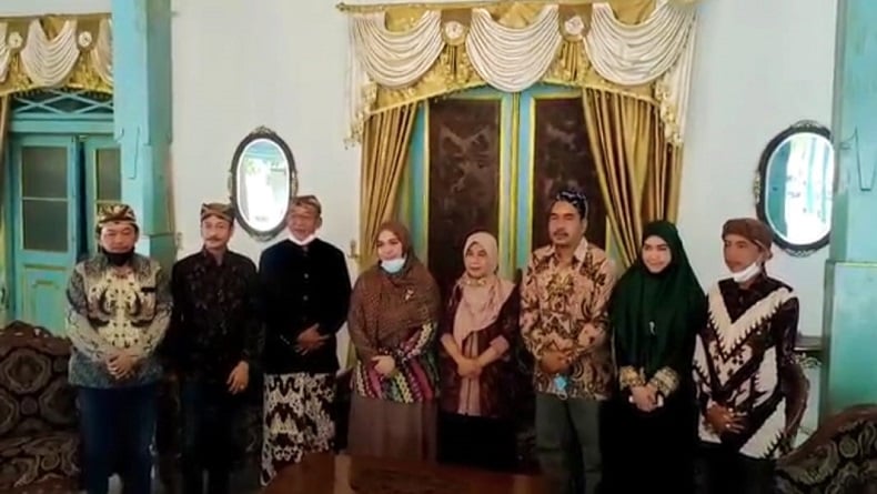 kasepuhan cirebon (foto : jabar.inews.id)