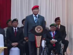 Prabowo Subianto menanggapi adanya pihak-pihak yang sering mencaci maki pemimpin, menyatakan bahwa kelakuan tersebut akan terbongkar nantinya.