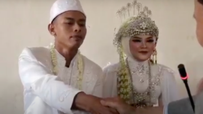 pengantin menikah (foto: megapolitan.okezone)
