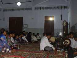 Gus Nabil, Pengasuh Ponpes Darul Hikam Joresan Ponorogo, Apresiasi Kebijakan Risma yang Mendukung Masyarakat Kecil.