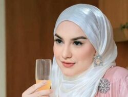 Judul tersebut dapat diparafrasekan menjadi: “Haldy Sabri Terekam Bersikap pada Air Rumi Saat Irish Bella Syuting, Tak Terlihat Seperti Anak Sambung.”