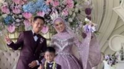 sunatan anak lelaki yang memiliki kedua orang tua yang heboo dalam berpenapilan (foto liputan 6.com)