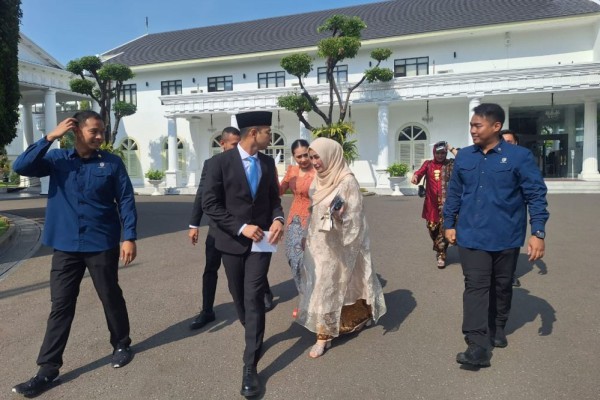 Raffi Ahmad dan Nagita Slavina hadiri pelantikan kepala badan di istana negara