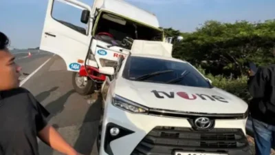 Mobil tvone kecelakaan di tol pemalang