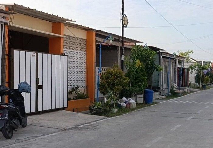 Kompleks perumahan lokasi penangkapan terduga teroris oleh Densus di Desa Kebonbatur, Kecamatan Mranggen, Demak